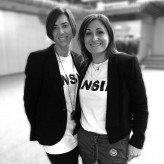 Mamme pedalanti con lo smartphone